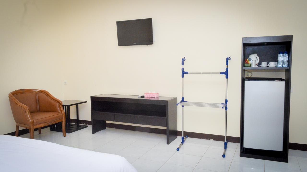 Uni Beach Hotel Pangandaran Habitación foto