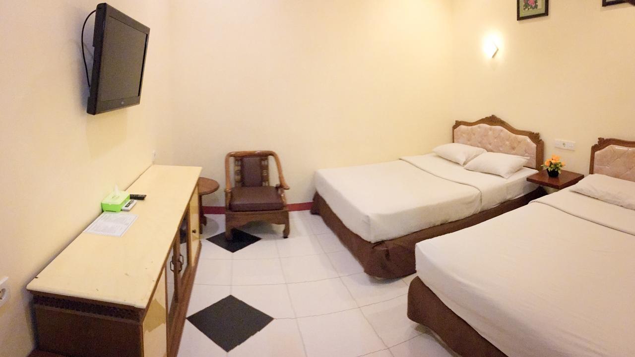 Uni Beach Hotel Pangandaran Habitación foto