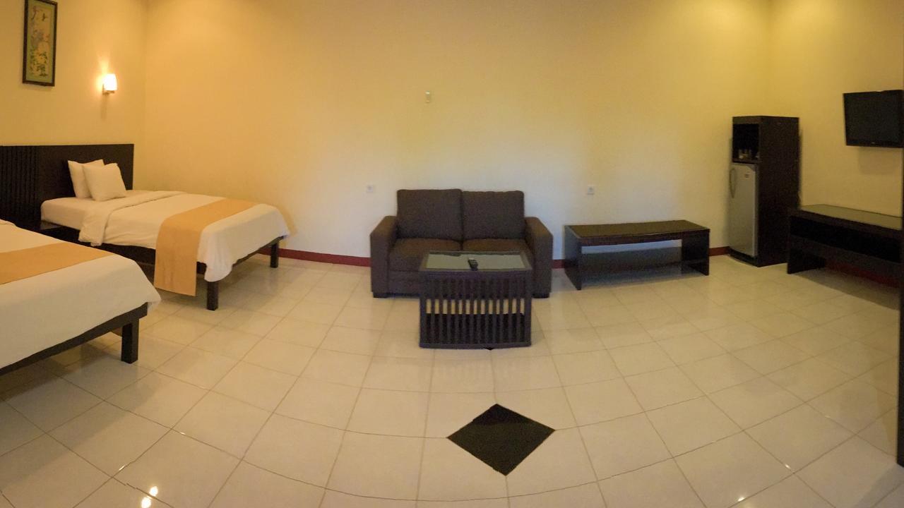 Uni Beach Hotel Pangandaran Habitación foto